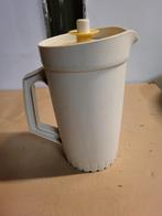 Tupperware beker met drukdeksel., Ophalen of Verzenden, Gebruikt, Beker of Kan