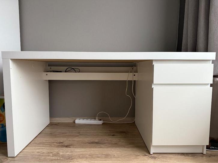 IKEA MALM BUREAU 140x65CM WIT, Huis en Inrichting, Bureaus, Gebruikt, Bureau, Ophalen