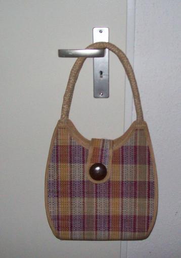 1 geruite handtas 29X29cm. beschikbaar voor biedingen