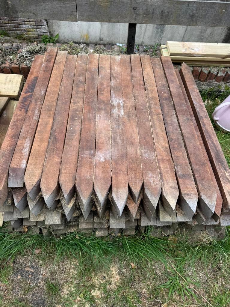 79 hardhouten piket palen, Tuin en Terras, Palen, Balken en Planken, Ophalen, Palen, Nieuw, Hardhout
