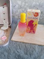 parfumminiatuur met doosje escada rockin´rio, Ophalen, Zo goed als nieuw, Miniatuur, Gevuld