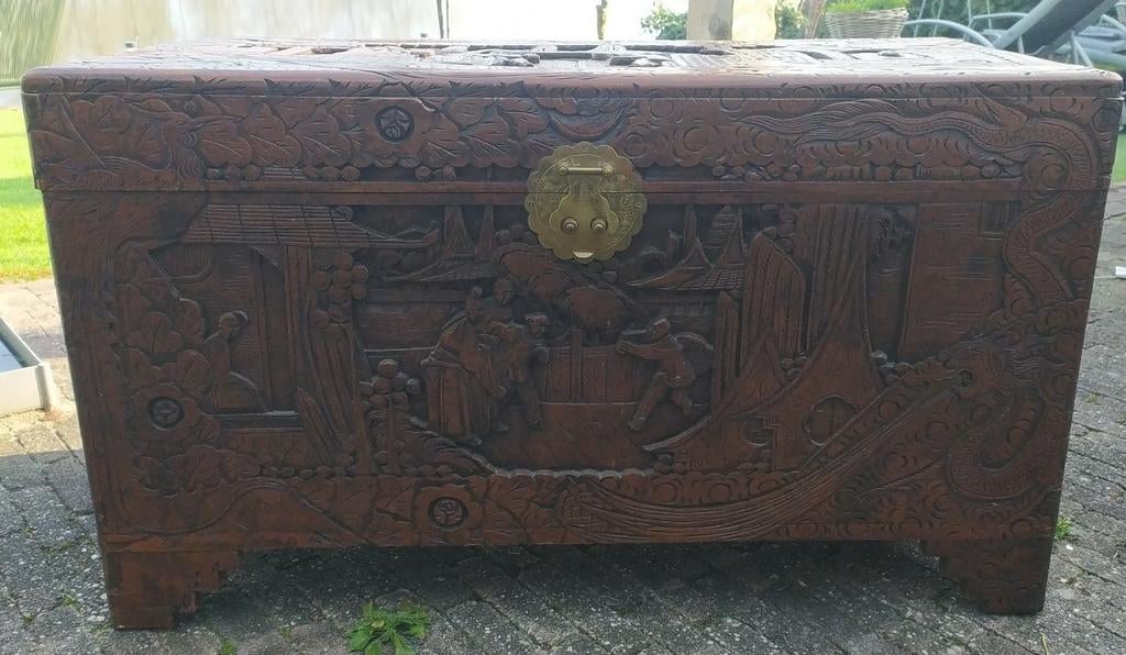 Antieke Chinese dekenkist met gedetailleerd houtsnijwerk, Antiek en Kunst, Antiek | Woonaccessoires, Ophalen