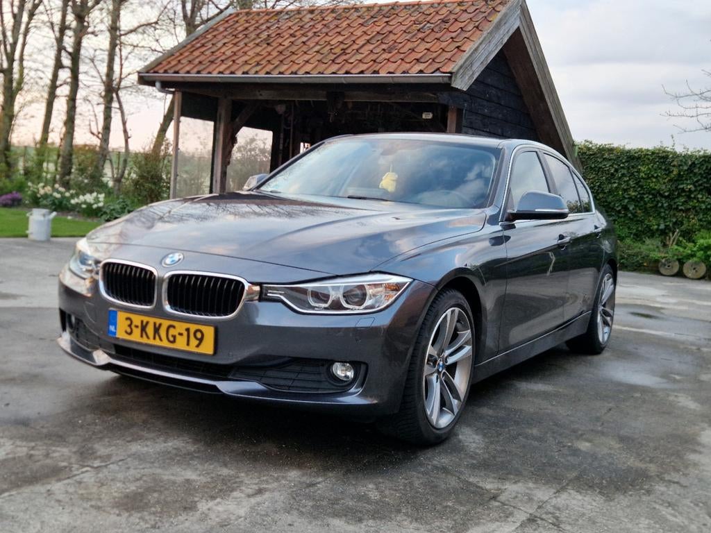 BMW 320i EDE Executive | 2013, Auto's, Opel, Particulier, Agila, ABS, Airbags, Airconditioning, Alarm, Android Auto, Apple Carplay