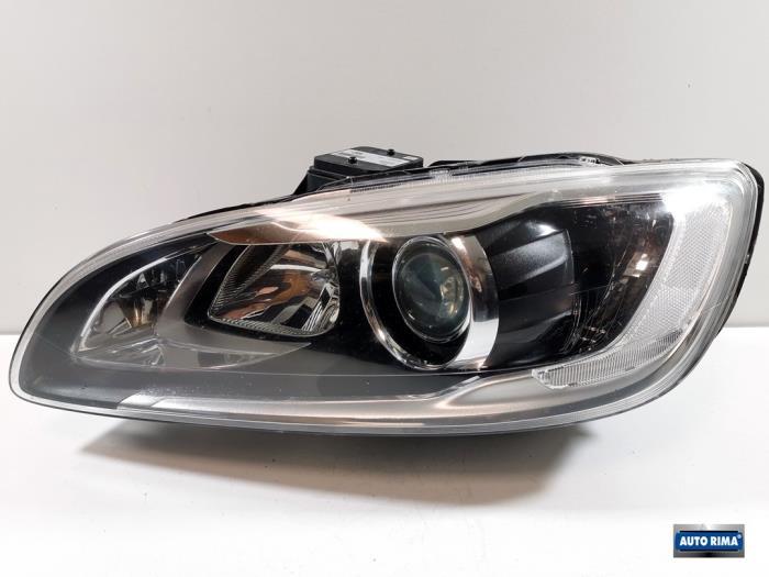 Koplamp links van een Volvo V60