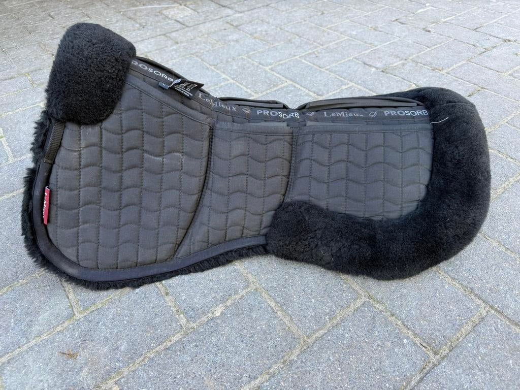 LeMieux Prodorb correctiepad / onderlegger schapenvacht, Dieren en Toebehoren, Paarden en Pony's | Dekens en Dekjes, Ophalen of Verzenden
