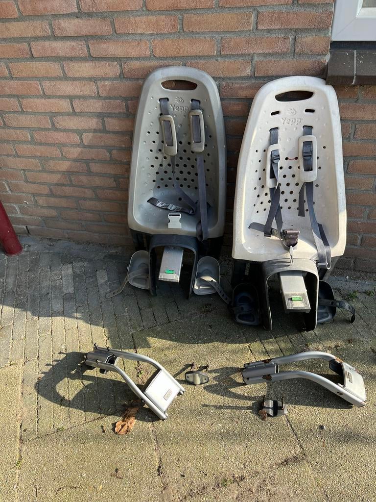 2stuks Yepp Achterzitje gruis & wit, Ophalen, Gebruikt, Achterzitje