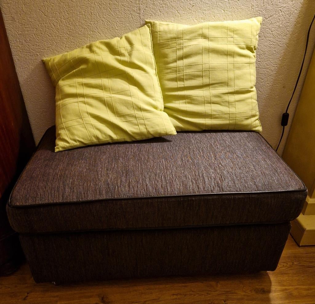 Te koop mooie Poef/ hocker in grijze stof €15, Ophalen, Eenpersoons, 80 cm