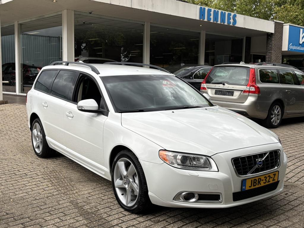 Volvo V70 3.2 238pk Momentum Leder Xenon BTW voordeel €100, Auto's, Volvo, 238 pk, Zwart, Wit, Euro 4