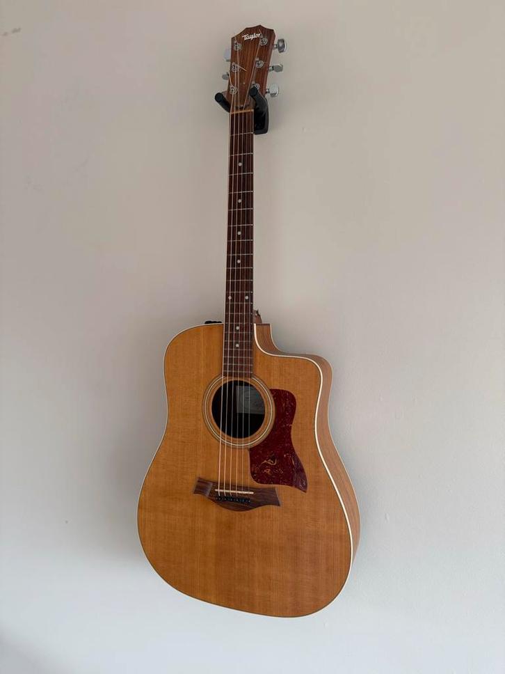 Taylor 210ce Westerngitaar met originele hardcase, Muziek en Instrumenten, Snaarinstrumenten | Gitaren | Akoestisch, Zo goed als nieuw