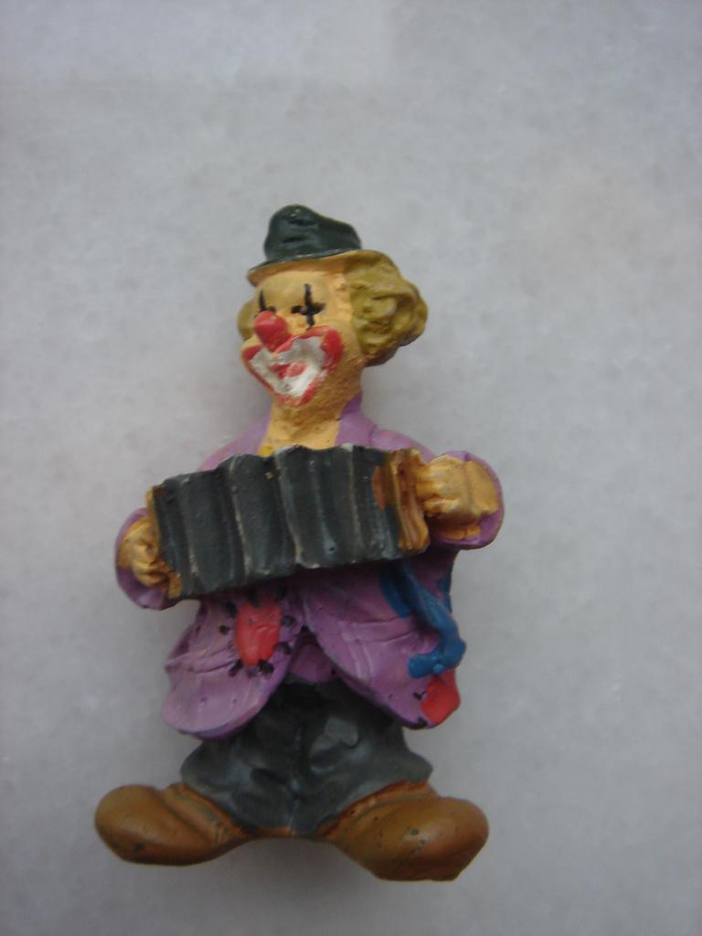 Beeldje Clown - 5 cm hoog, Verzamelen, Beelden en Beeldjes, Ophalen of Verzenden, Gebruikt, Overige typen