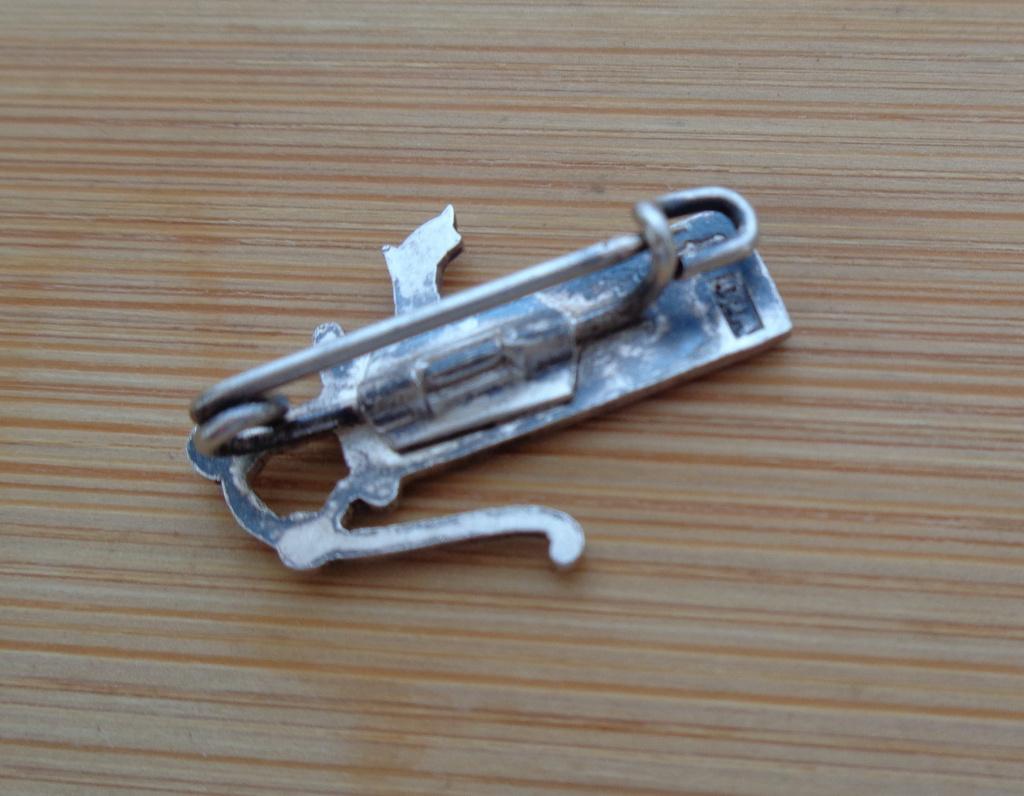 zilveren kleine broche waterpomp [189], Verzenden, Minder dan 4 cm, Zo goed als nieuw, Zilver