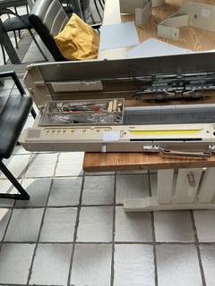 Empisal 560K elektronische breimachine + accessoires + motor, Hobby en Vrije tijd, Breien en Haken, Ophalen, Gebruikt, Breien