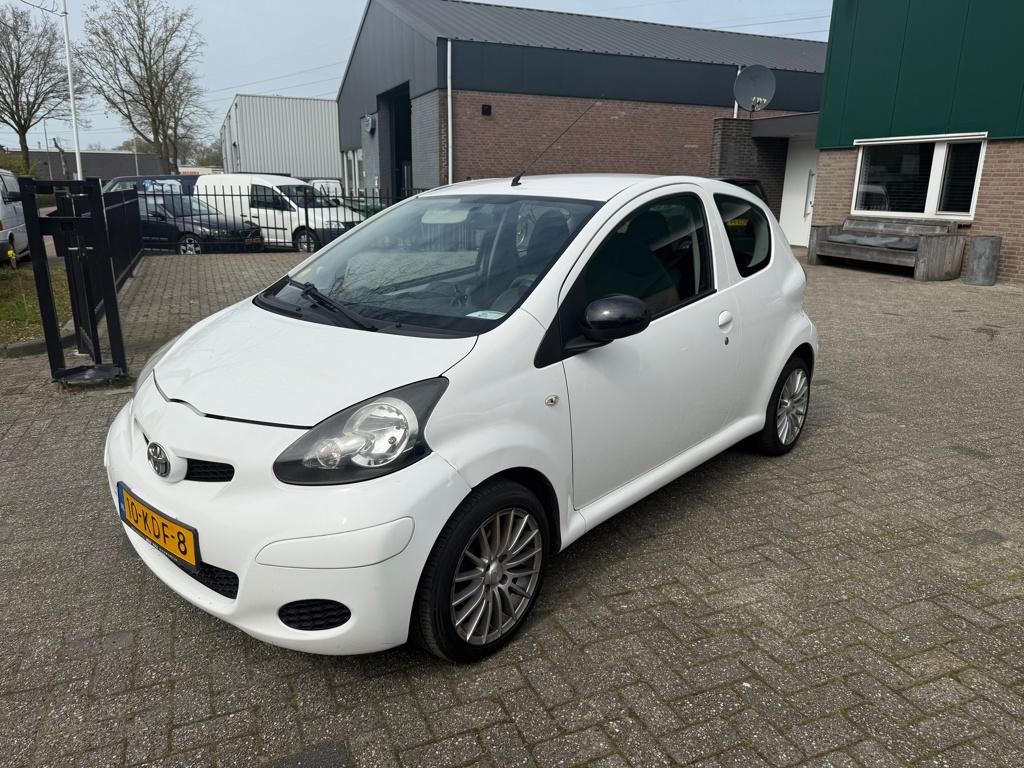 Toyota Aygo Comfort Airco Navi Camera NWE APK NWE koppeling, Auto's, Toyota, Gebruikt, Navigatiesysteem, Alcantara, Wit