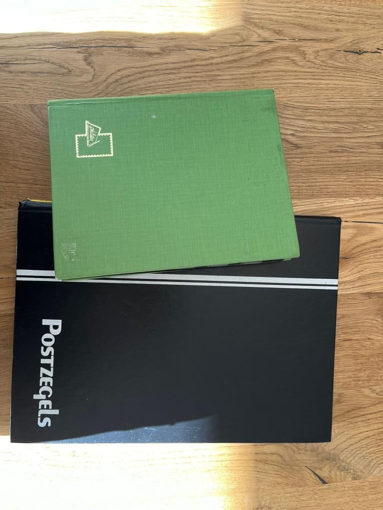 2 albums Zwitserland en wereld, Postzegels en Munten, Postzegels | Volle albums en Verzamelingen, Ophalen of Verzenden, Buitenland