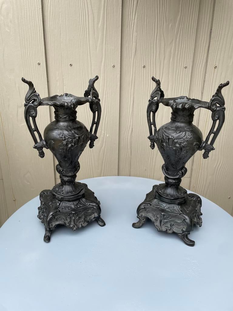 Antiek paar gietijzeren Art Nouveau-stijl vazen, Antiek en Kunst, Ophalen of Verzenden