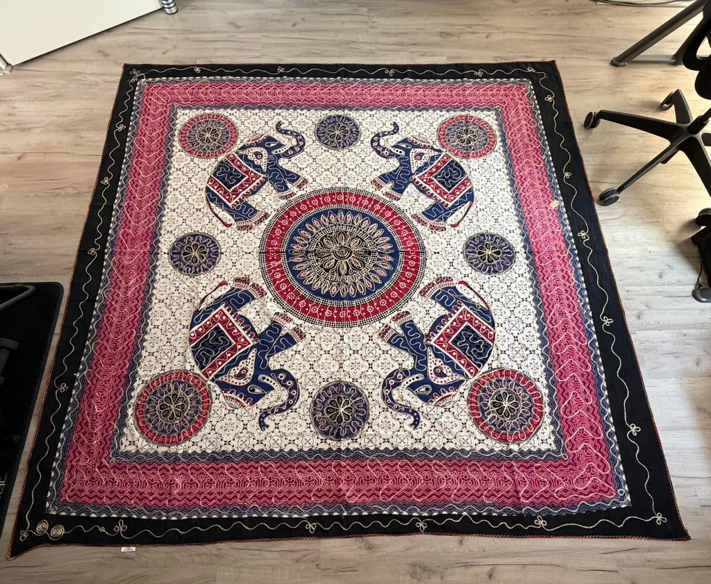 Bedsprei / laken / plaid 225x225 uit Ibiza olifant, Huis en Inrichting, Slaapkamer | Beddengoed, Ophalen of Verzenden, Nieuw, Tweepersoons