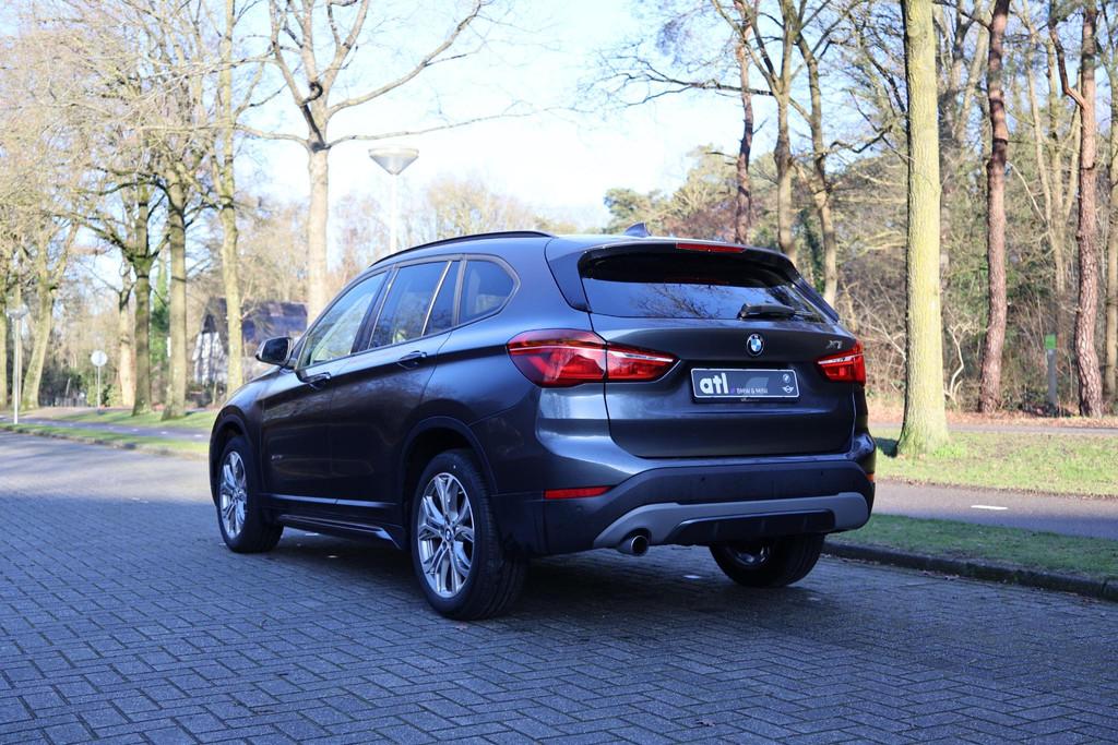 BMW X1 sDrive18i Sportline | Aut | Navi | LED | Stoelverwarm, Auto's, BMW, Stof, Gebruikt, Euro 6, Bedrijf
