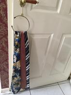 14 stropdassen met ophang beugel, Ophalen of Verzenden, Zo goed als nieuw