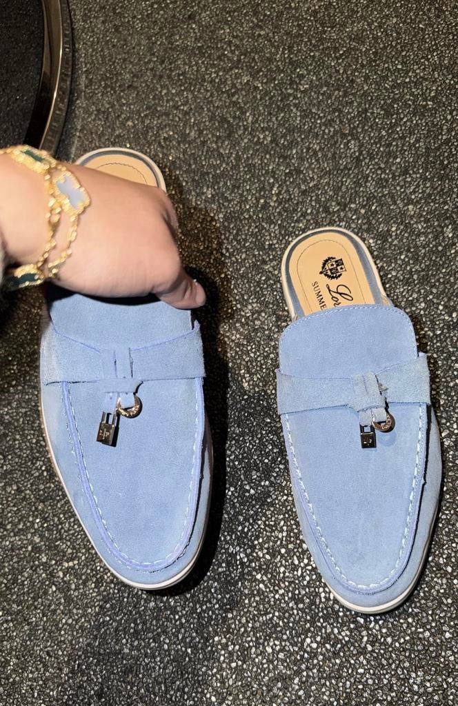 Blauwe Loro Piana instappers, Kleding | Dames, Ophalen of Verzenden, Gedragen, Blauw, Instappers