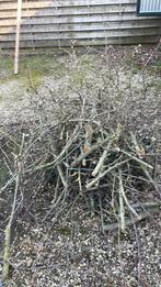 Gratis af te halen: verschillende stapels brandhout, Tuin en Terras, Haardhout, Minder dan 3 m³, Ophalen of Verzenden