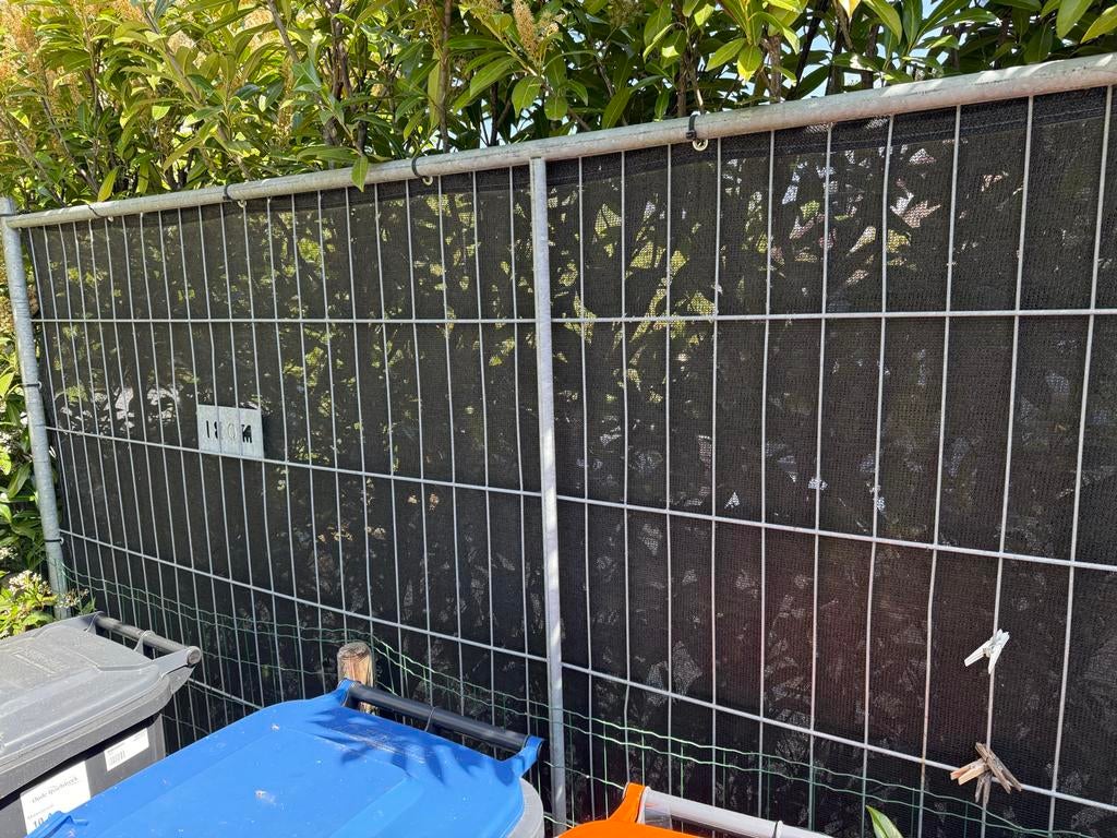 1 Bouwhek met zwart doek - 3m50 x 2m00 (+ 2 betonnen voeten), Gebruikt, Ophalen of Verzenden, 2 meter of meer, 3 tot 6 meter