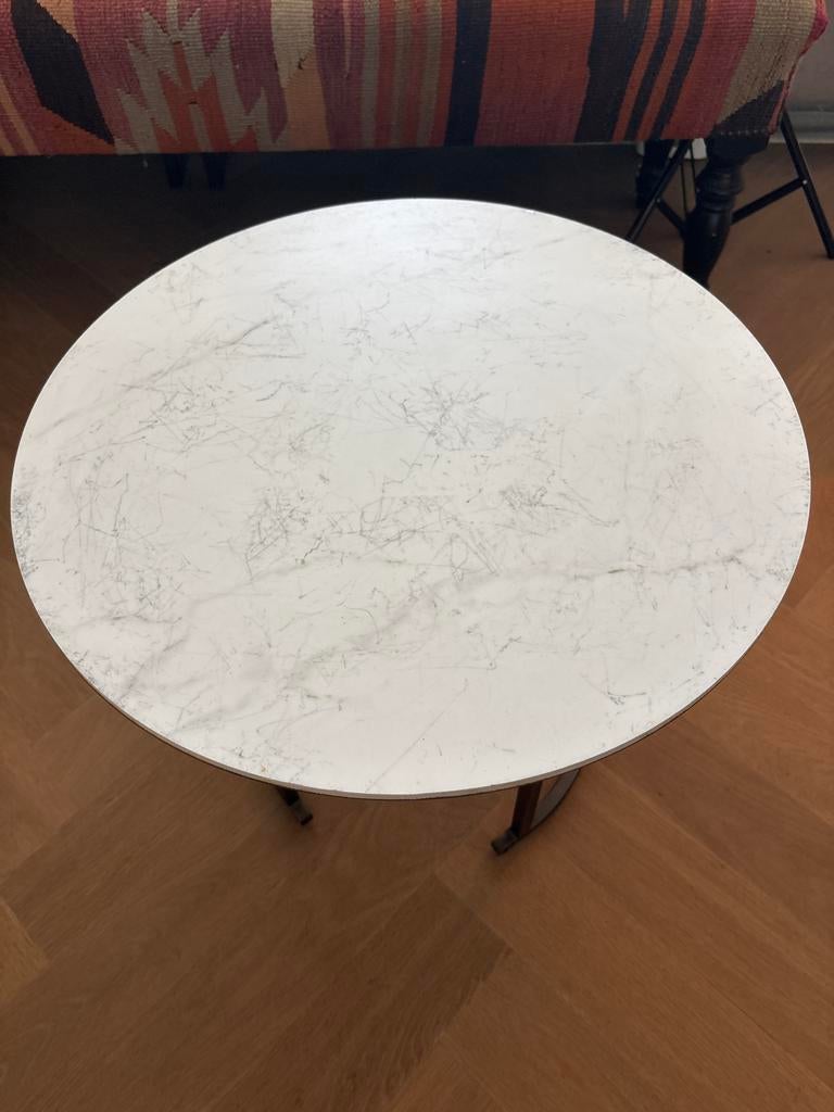 Bijzettafel met marmer look blad, Huis en Inrichting, Tafels | Bijzettafels, Ophalen, Minder dan 55 cm, Gebruikt, Rond