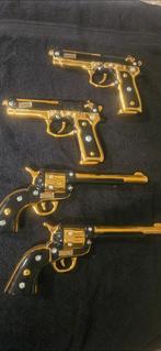 Z.g.a.n beelden en pistolen alles goud ook met zwart er bij, Ophalen of Verzenden, Dier