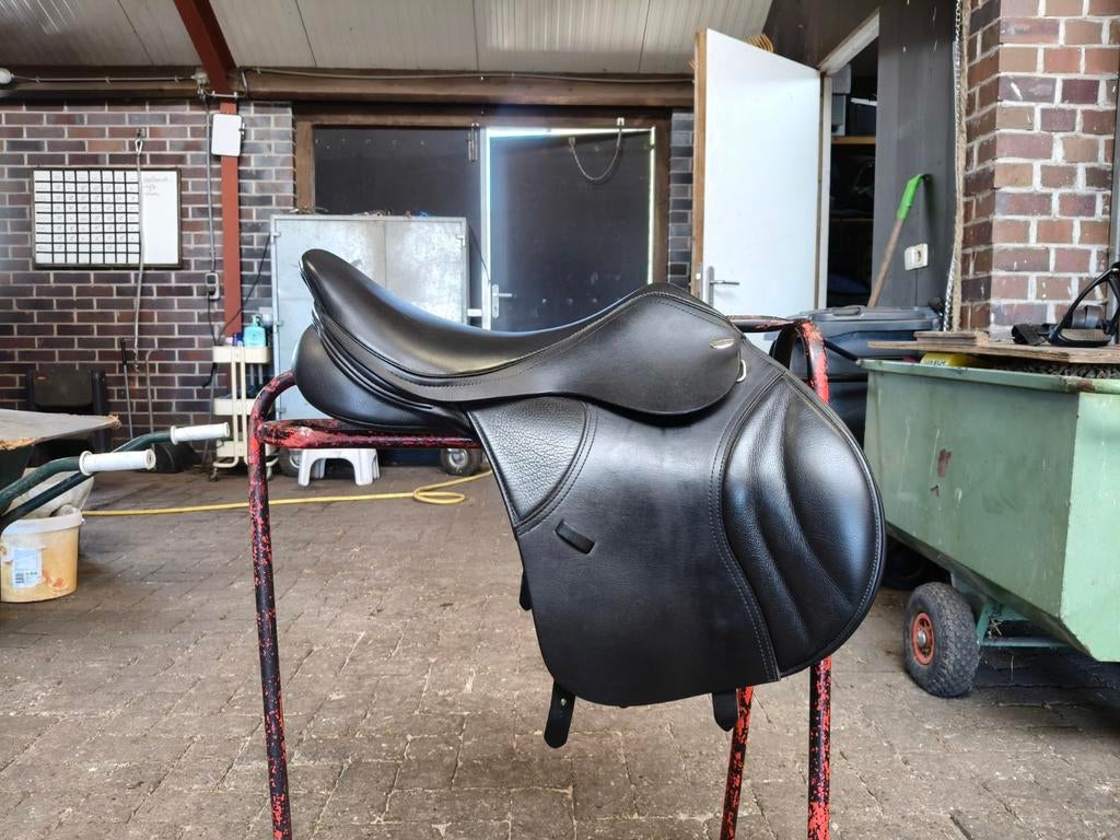 Thorowgood zadel 17 inch, Dieren en Toebehoren, Ophalen of Verzenden, Zo goed als nieuw, Springen