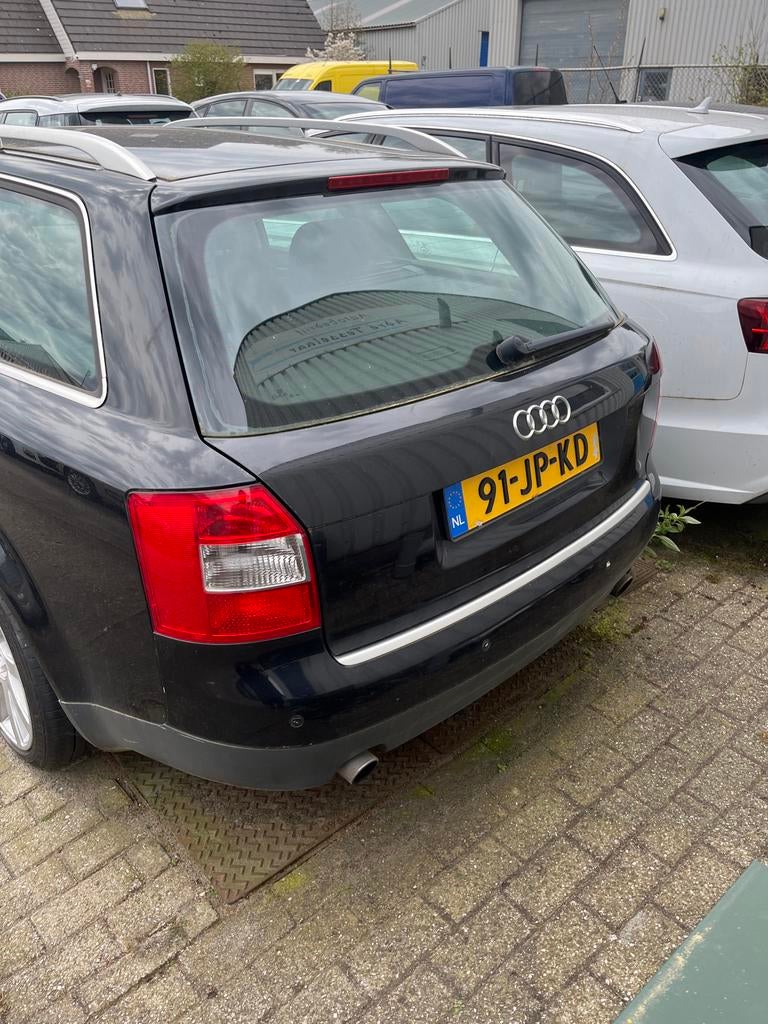 Runner Audi A4 1.8 Avant 110KW Quattro 2002 Zwart motor stuk, 4 cilinders, A4, Zwart, Handgeschakeld