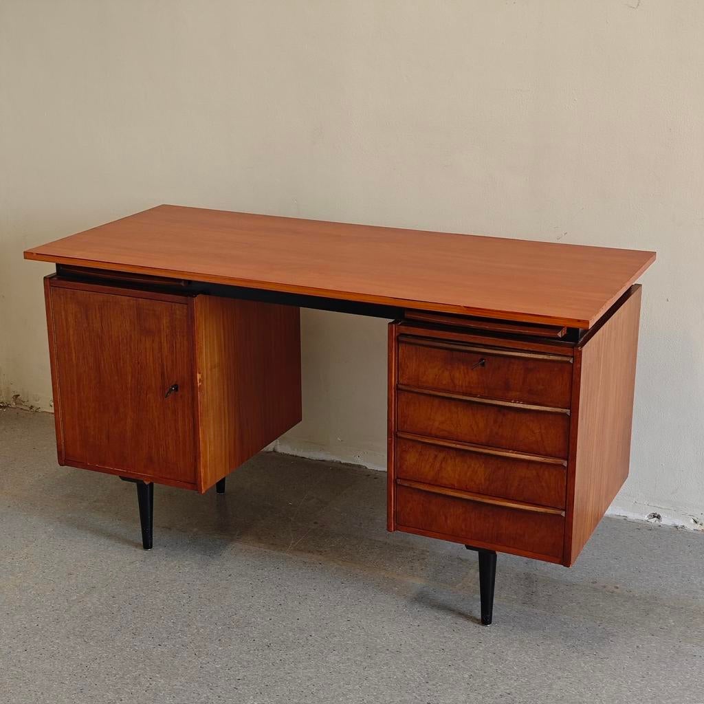 Vintage Pastoe Cees Braakman bureau, Ophalen, Gebruikt, 135 cm, Pastoe