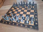 Uniek Schaakspel met Antieke Figurenn, Ophalen of Verzenden, Minder dan 500 stukjes, Gebruikt, Schaken