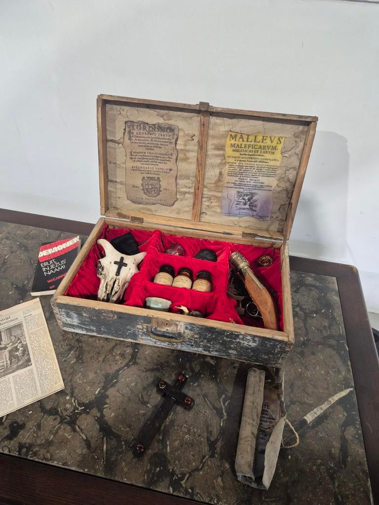 Duivels uitdrijvings set uit italie, Antiek en Kunst, Curiosa en Brocante, Ophalen of Verzenden