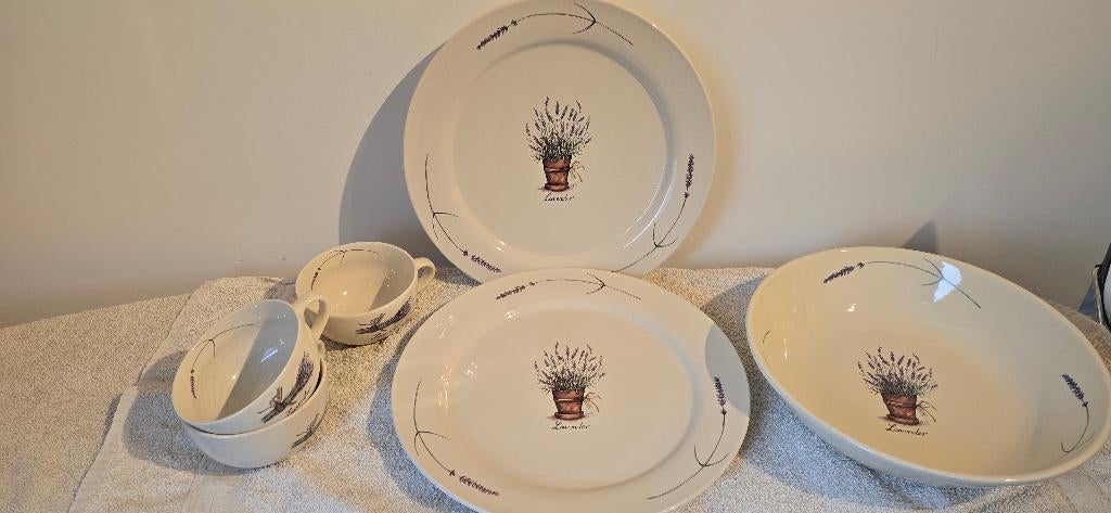 JET servies Lavender: soepkommen, pizzaborden, grote schaal, Ophalen of Verzenden, Overige stijlen, Aardewerk, Schaal of Schalen