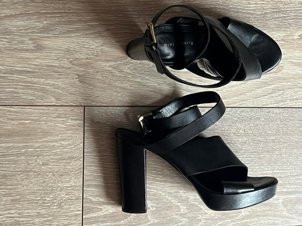 Dames sandalen met pleateau zolen, zw leer, 41, izgs, Ophalen, Zo goed als nieuw, Zwart, Sandalen of Muiltjes