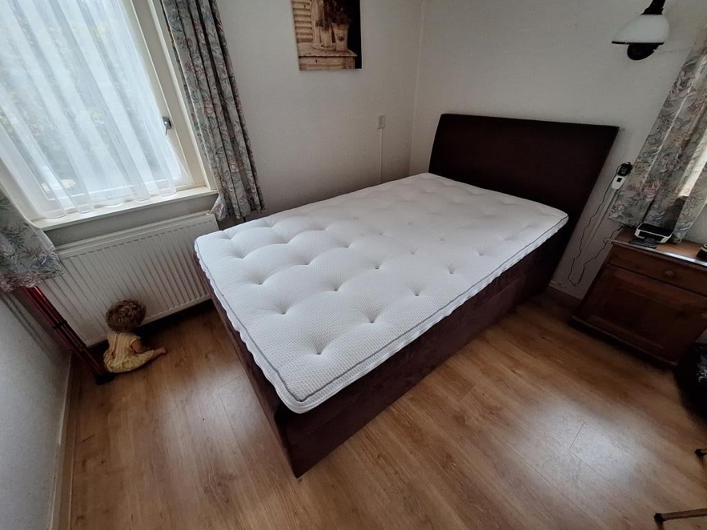 Boxspring (twijfelaar), Ophalen, Bruin, Zo goed als nieuw, Twijfelaar
