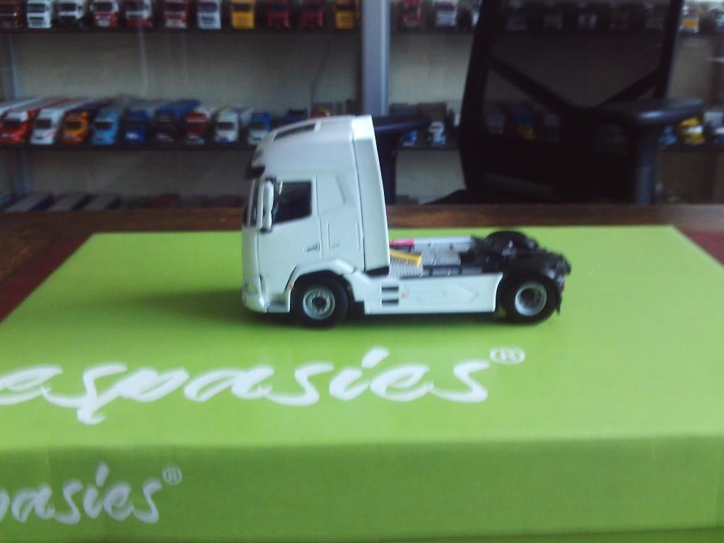 WSI  Daf  XF  Witte  lijn., Hobby en Vrije tijd, Modelauto's | 1:50, Ophalen of Verzenden, Nieuw, Bus of Vrachtwagen, Wsi