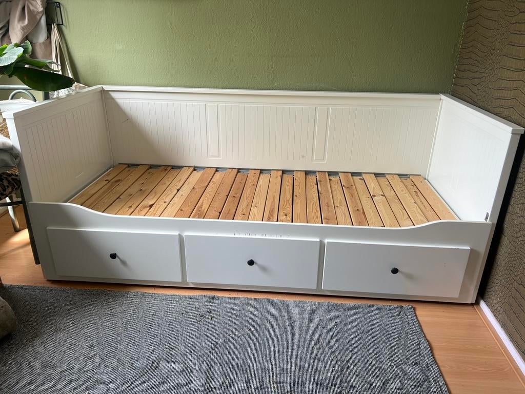 Ikea hemnes bedbank logeerbed slaapbank uitschuifbaar, Huis en Inrichting, Slaapkamer | Slaapbanken, Ophalen, Gebruikt, Eenpersoons