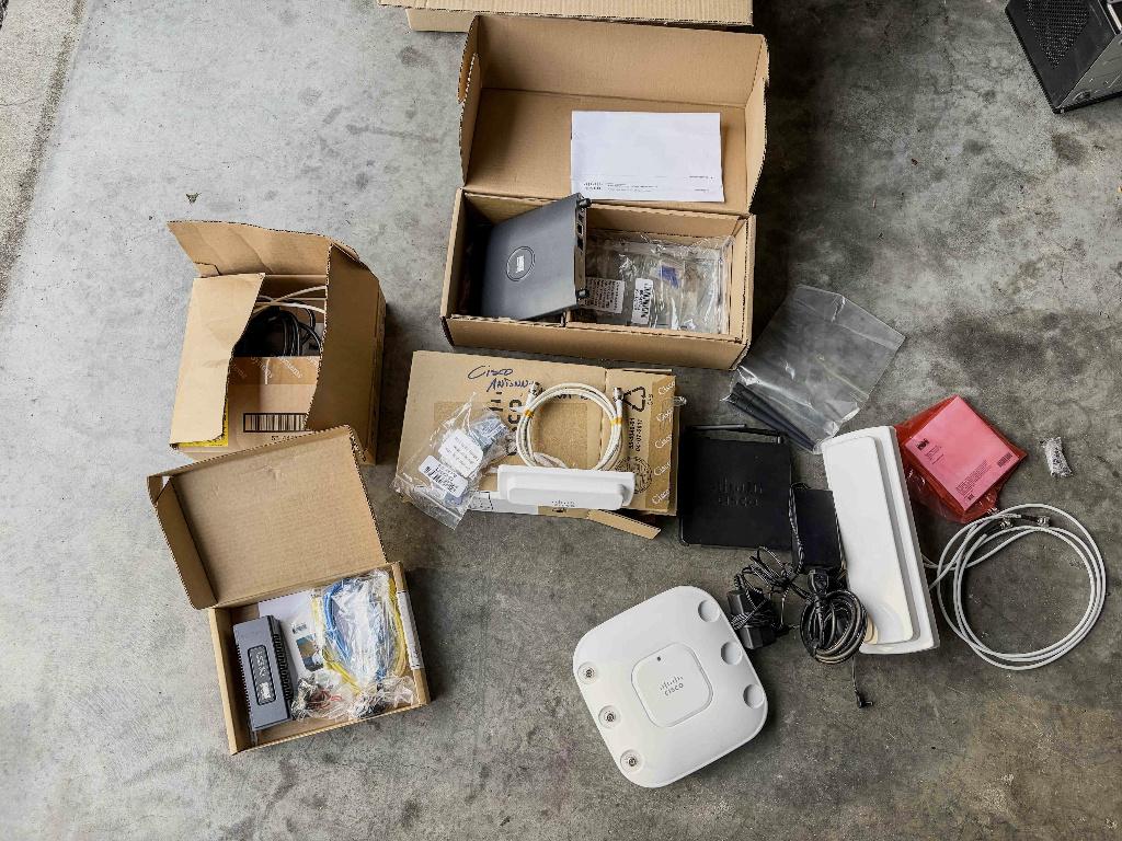 Cisco wireless apparatuur sommige gloednieuw, Ophalen of Verzenden, Zo goed als nieuw, Cisco