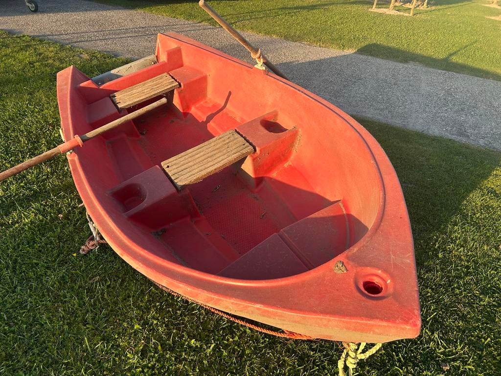 Rode polyester roeiboot met peddels, Watersport en Boten, Ophalen, Gebruikt