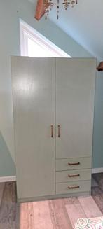 Groene geverfde kast met goud kleurige grepen, Ophalen, 25 tot 50 cm, 50 tot 100 cm