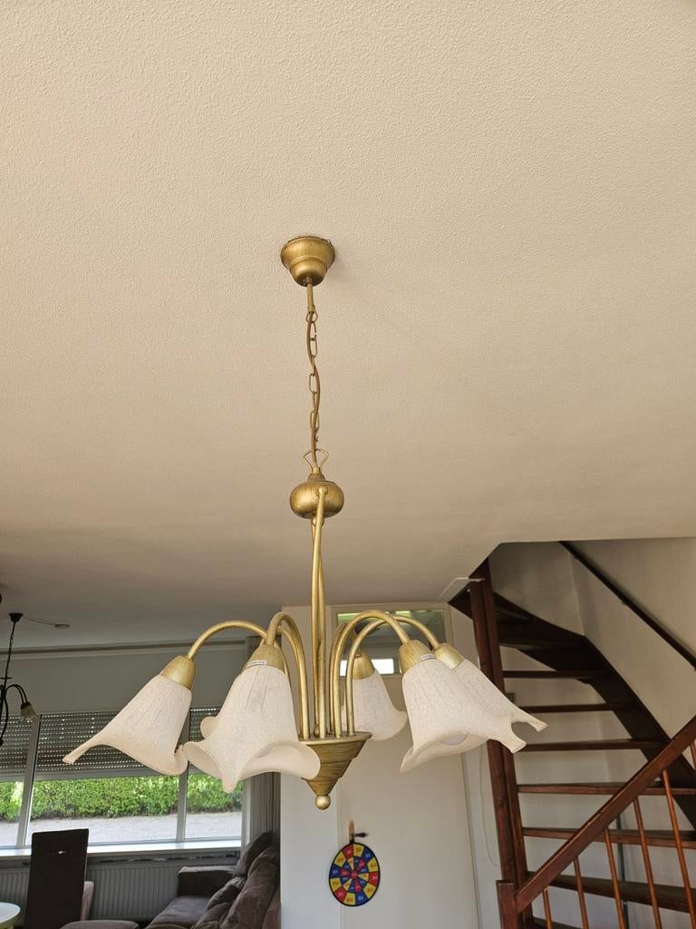 Gouden hanglamp met 5 kelkjes, Ophalen