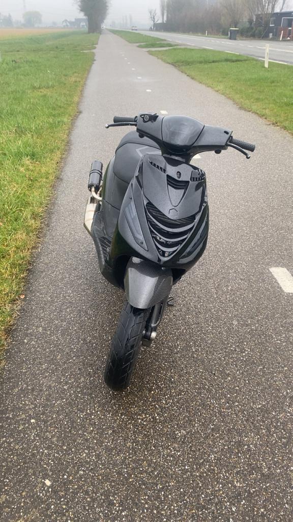 Piaggio zip m08 180cc Lc brom, Fietsen en Brommers, Scooters | Piaggio, Zo goed als nieuw, Zip, Ophalen