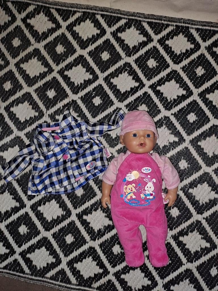 Baby Born pop met roze pakje en geruit jasje, Ophalen of Verzenden, Babypop