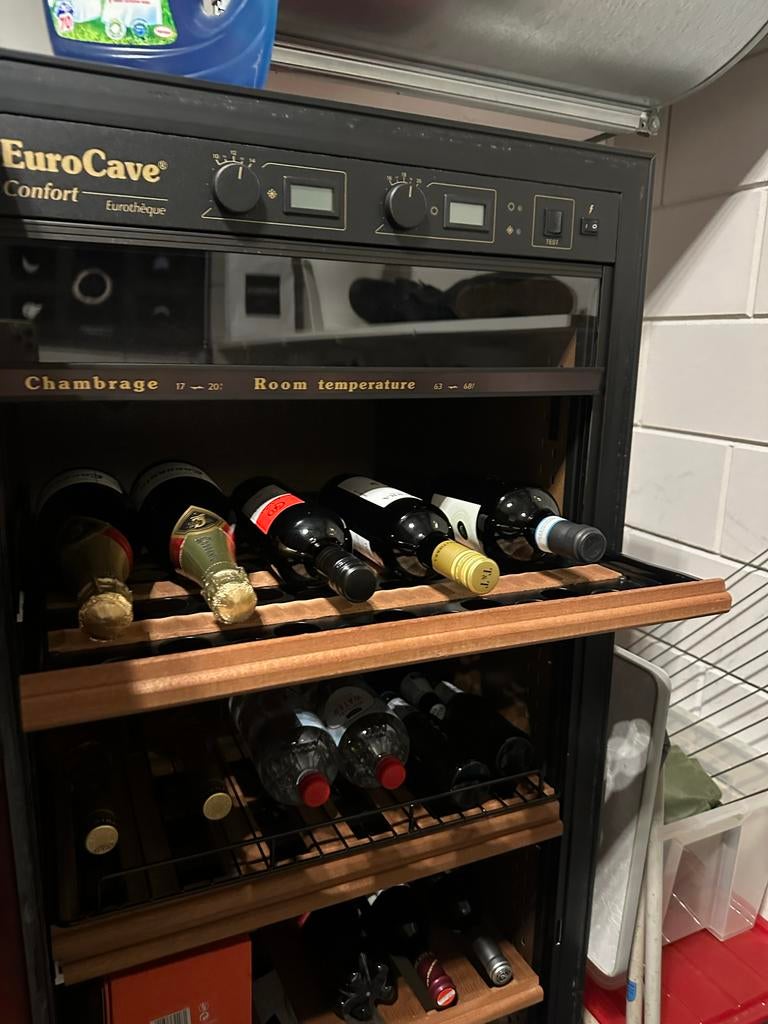 EuroCave wijnkast - Display defect, koelt perfect!, Ophalen, Gebruikt, 25 flessen of meer, Metaal