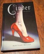 Cinder The Lunar Chronicles - Marissa Meyer, Boeken, Ophalen, Zo goed als nieuw, Marissa meyer