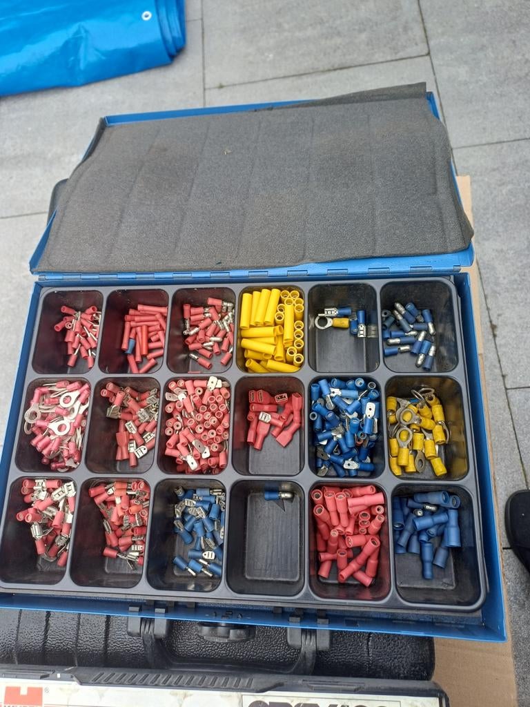 Gevulde kabelschoen boxen samen 40 euro, Ophalen