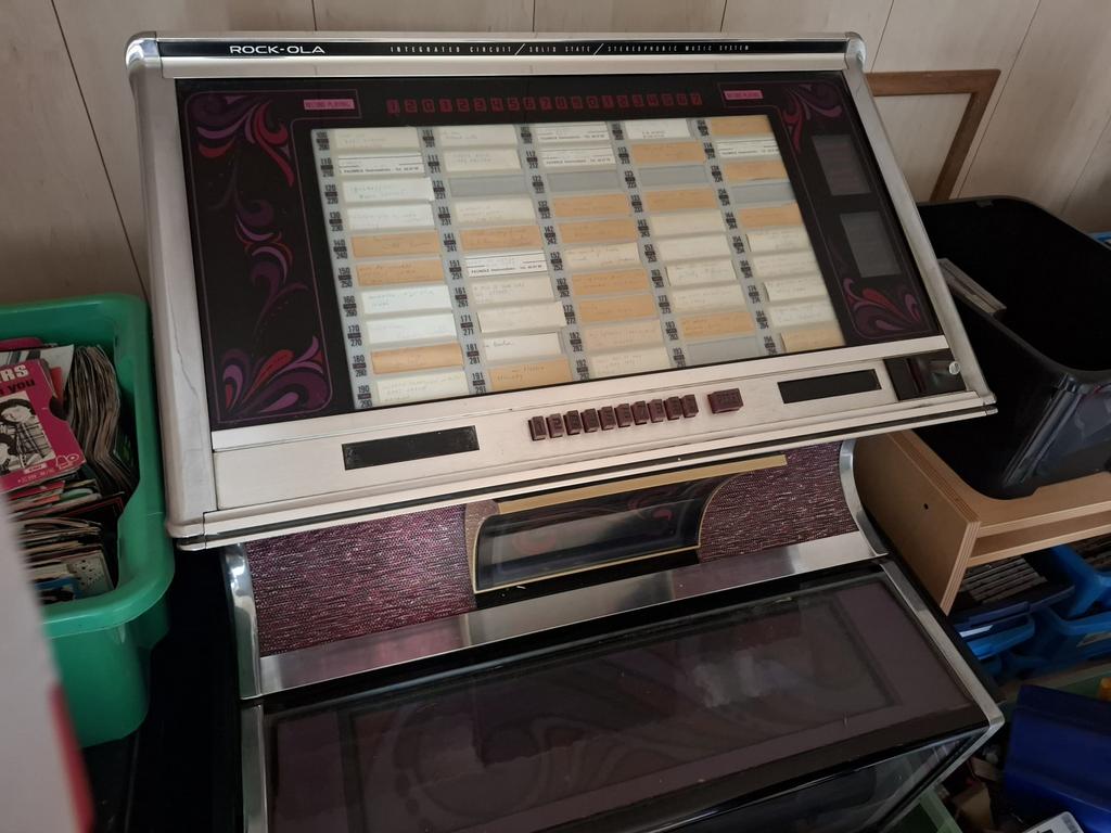 Jukebox Rock Ola 1973, Verzamelen, Automaten | Jukeboxen, Ophalen, Zo goed als nieuw, 1960 tot 1970, Rock Ola