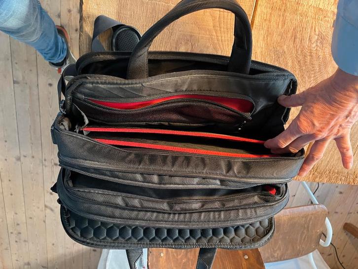 Samsonite Pro-DLX 5 Laptoptas (15.6") - Zwart, Computers en Software, Laptoptassen, Gebruikt, Aktetas, 15 inch, Ophalen