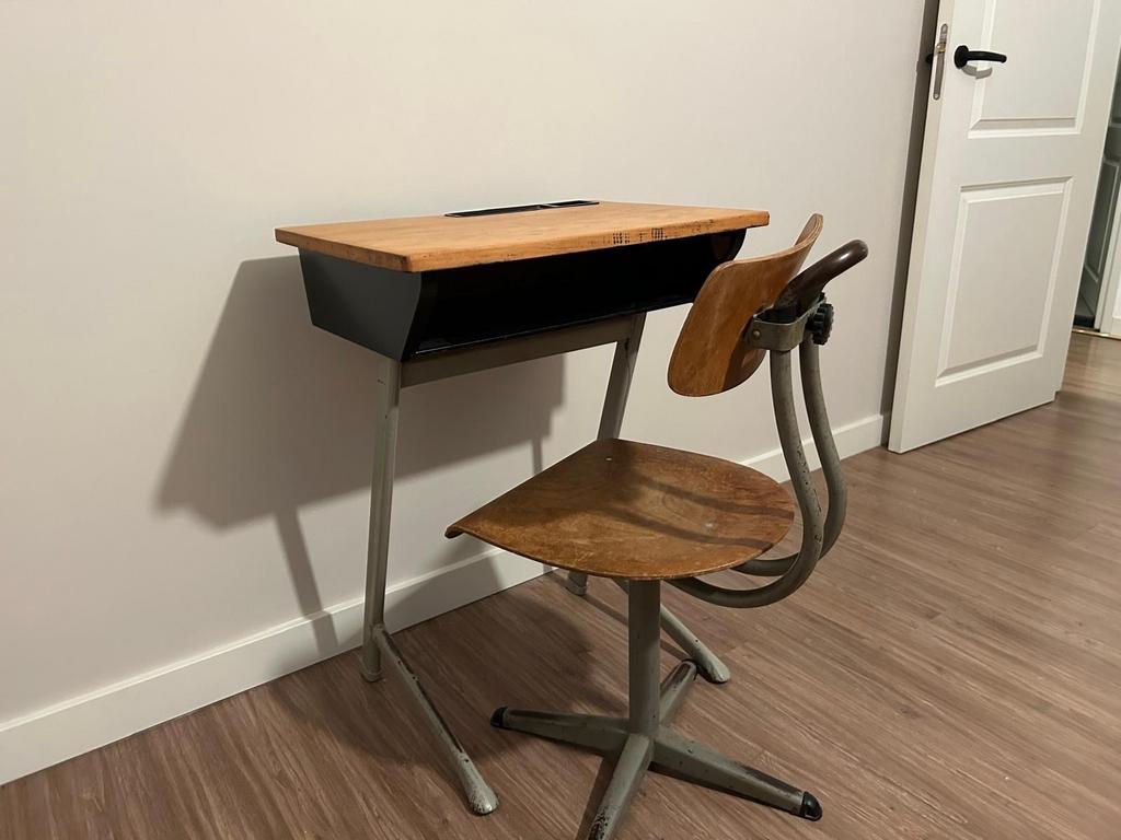 Vintage lessenaar met stoeltje, Ophalen, Gebruikt, Hout, Schoolbureau