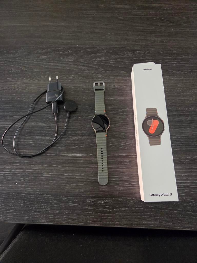Samsung Galaxy Watch 7 met oplader en doos, Conditie, Ophalen of Verzenden, Zo goed als nieuw, Samsung